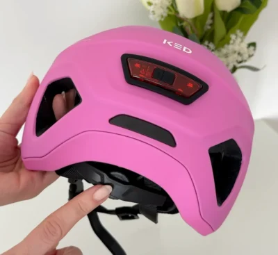 Fietshelm KED Embrace MU-1 - Violet - roze mat - Lifestyle foto 1
